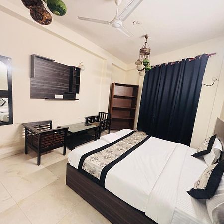 Hauz Khas Villa New Delhi Buitenkant foto