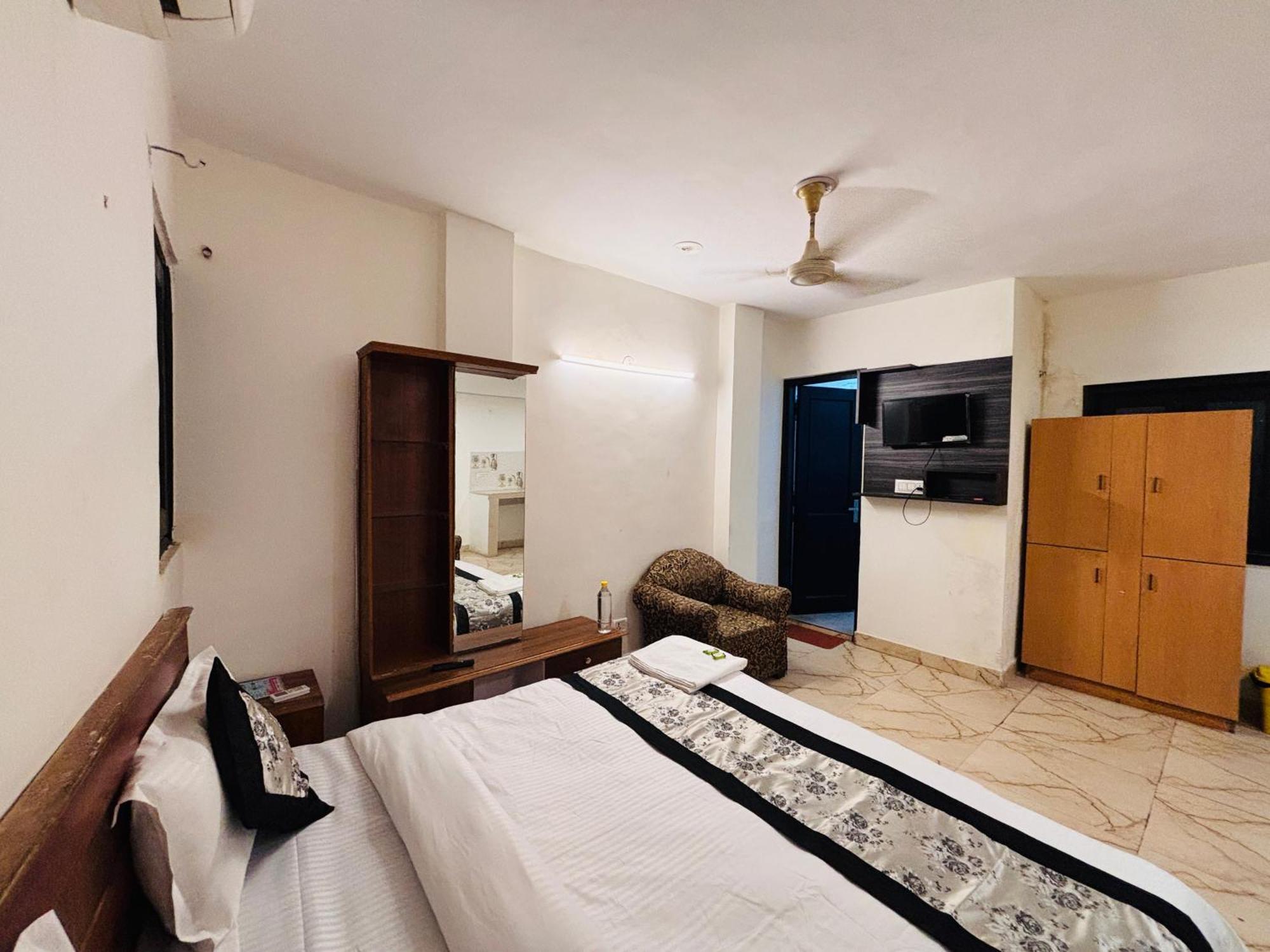 Hauz Khas Villa New Delhi Buitenkant foto